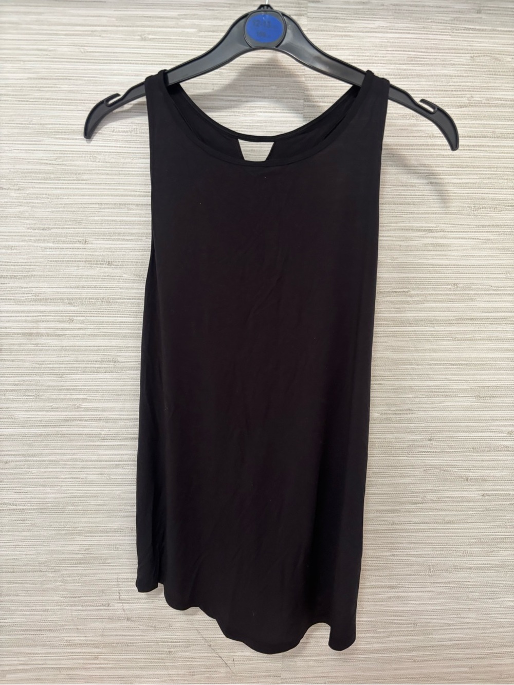 EUC Lululemon twist back tank top black color size 8